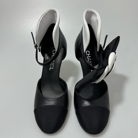 Chanel Mary Jane Shoes Lambskin Grosgrain Black White Winter Flower 37.5/US 7.5 - Picture 3 of 9